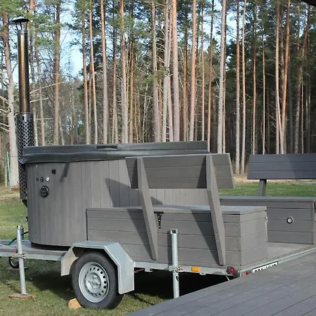 Minimaja Saunaga Vaatega Maennimetsale Nyaraló