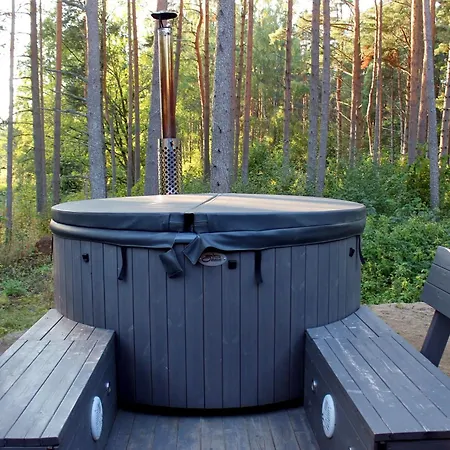 Nyaraló Minimaja Saunaga Vaatega Maennimetsale